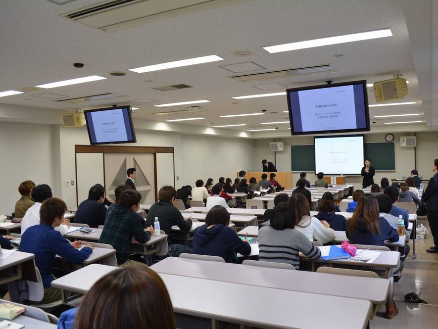 大学生の疑問に経営者が本音で応える  玉川大学コスモス祭 経営学部内の講演会