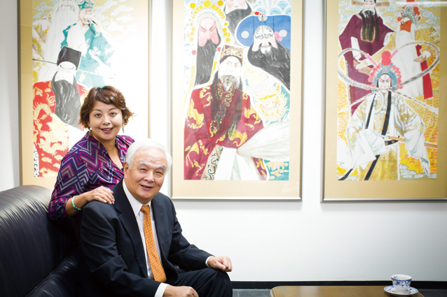 中国京劇人物画家 李文培氏 ＆ 株式会社ＴＭセンチュリー ‐ 社団法人日中文化スポーツ協会 文培学院 玉城理恵氏　冷え込んだ日中友好は私たちが盛り上げる！