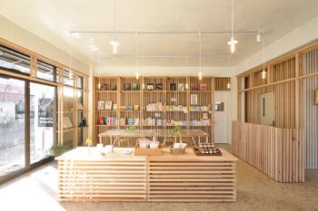 倉庫から地域住民憩いの場へ。滝山団地に50年の歴史を刻む「みどりや」の再生劇